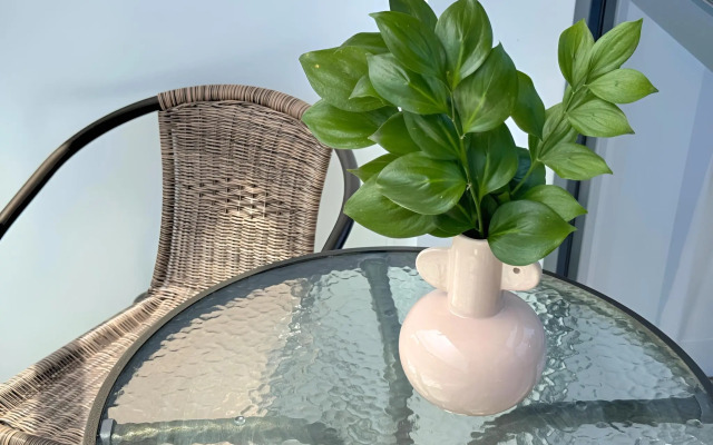 Апартаменты Яркая Студия с Видом на Море