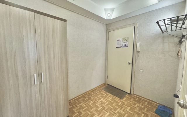 U DK Metallurgov. Barbaris One-room Apartments