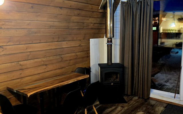 Chilla Villa Black Guest House