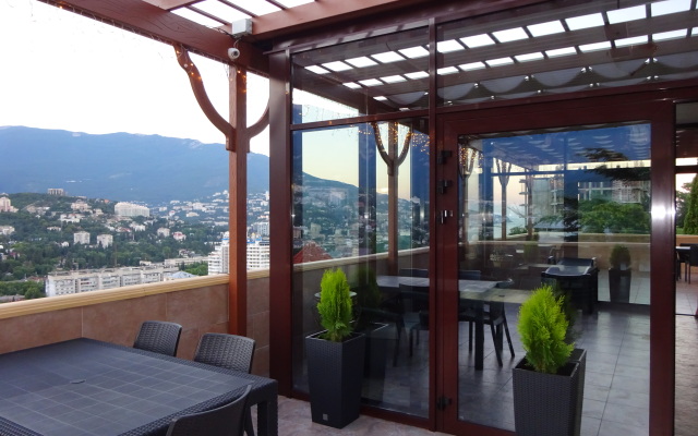 Tavr Guest House