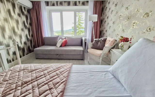 Odnokomnatnaya Provans S Vidom Na Gory S Balkona Flat