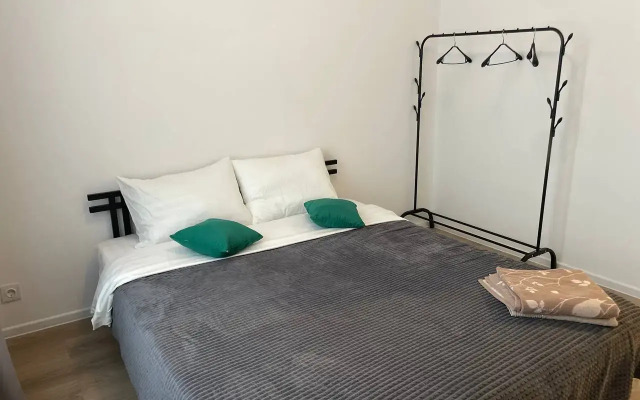 Krasivaya Yevrodvushka S Balkonom Flat