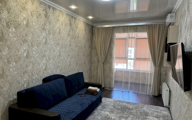 145 S Balkonom I Vitrazhnym Ostekleniem Flat
