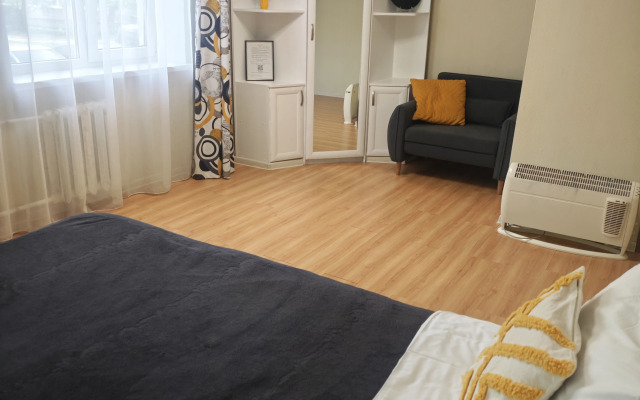 Uyutnoe mesto u Rybnoj derevni Flat