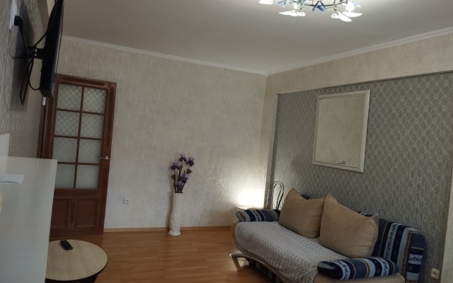 Dvukhkomnatnaya Vozle Tsentra Flat