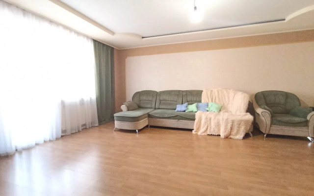 Na Ulitse Dovatora 42V Flat