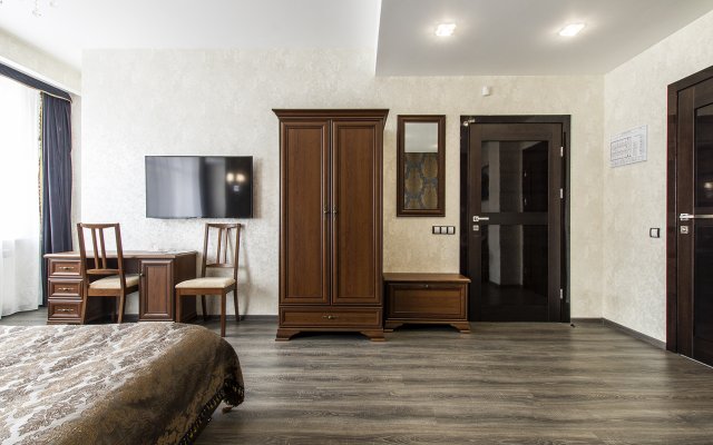 Отель Корона