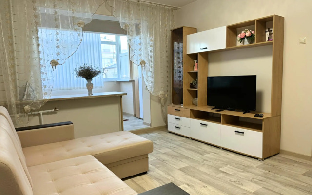 2-kh Kom Kvartira s Vidom na Gory Flat