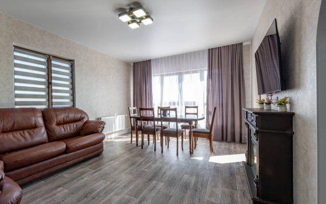 Ogromnaya S Shikarnym Vidom Flat