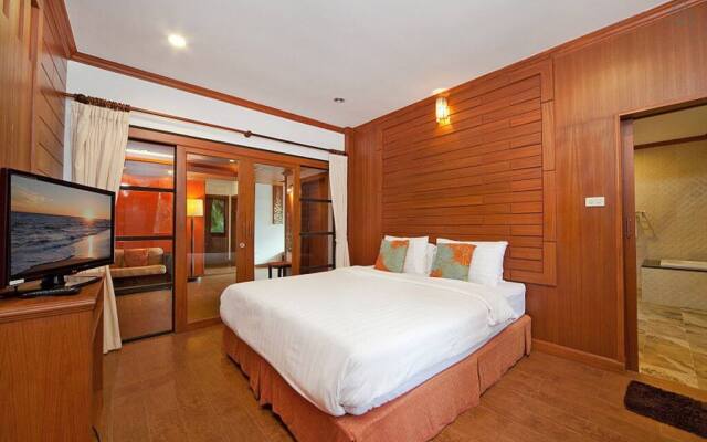 Thai Pool Villa with Pool and Parking Villa