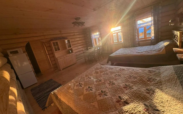 Частный дом Изба на бeрегу реки