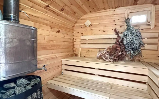 Eko s Basseynom Guest House