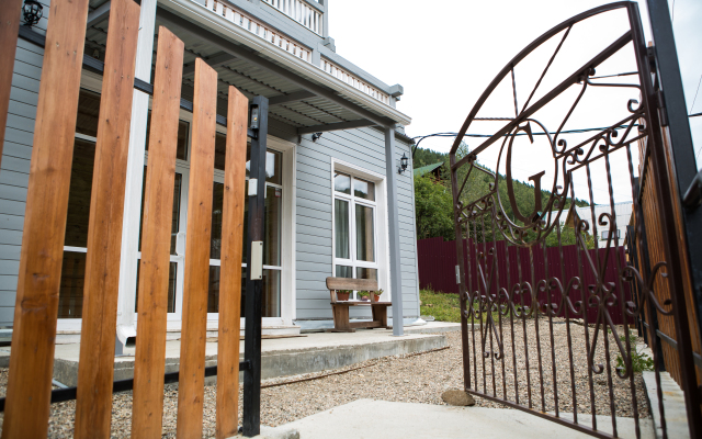 Gavan Listvyanka Guest house