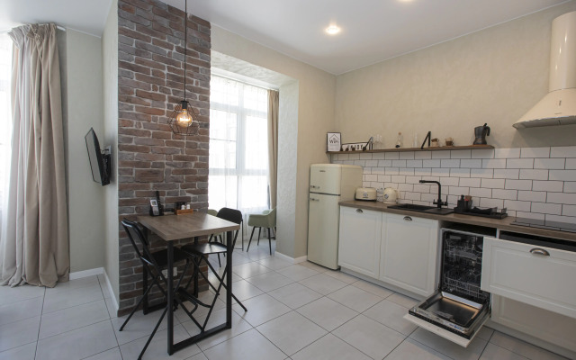 Endzhoy Studiya U Morya Flat