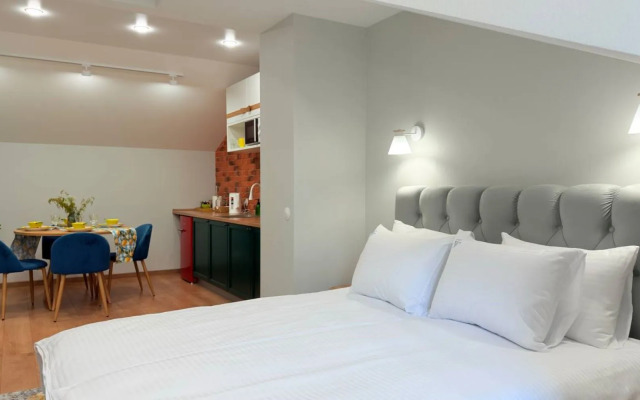 Yevrouyut Sovremennaya Studiya V Samom Tsentre Flat