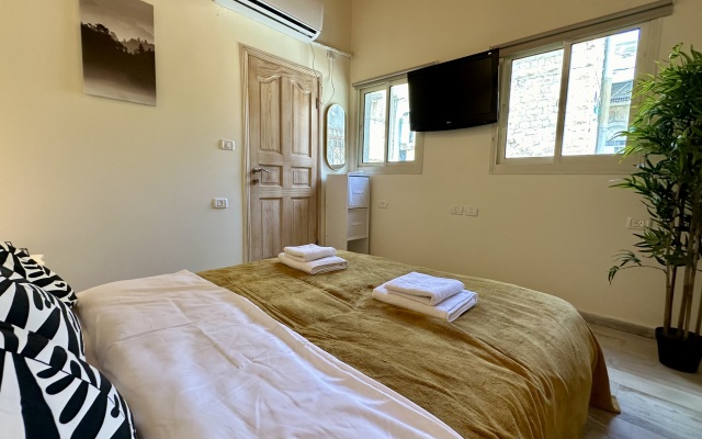 Zhemchuzhnye Apartamenty s Terrassoy v Tsentre Khayfy Apartments