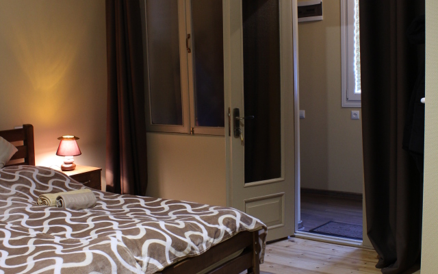 Id House Guest House
