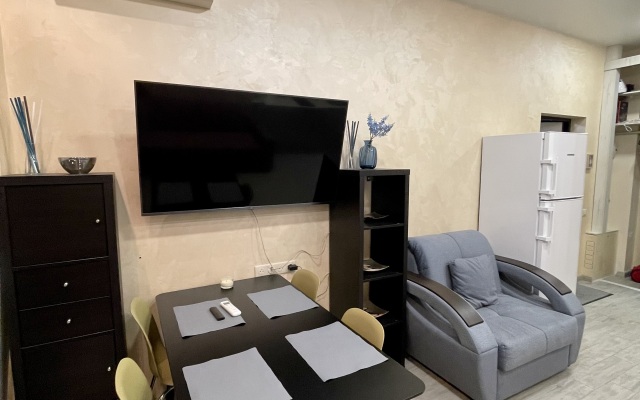 Studiya S Cherdakom Naprotiv Tts Gorki Gorod Flat
