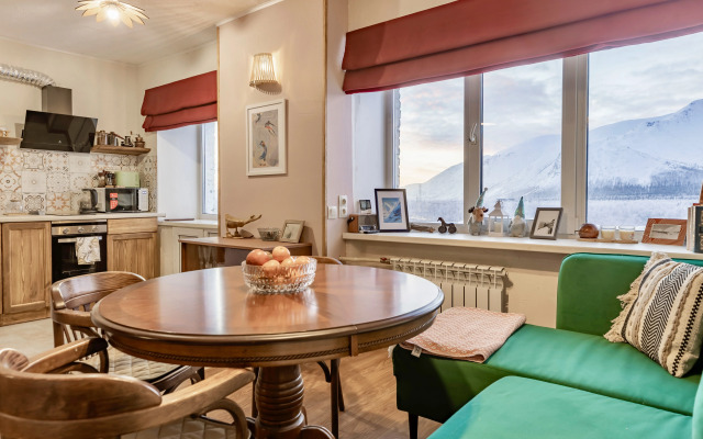 2-komn Nostal'giya s Vidom Na Goru Flat