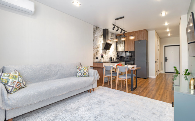 Na Ulitse Tole Bi 28/1 Flat