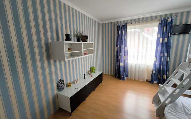 S Basseynom, Saunoy  i Kaminom Private House