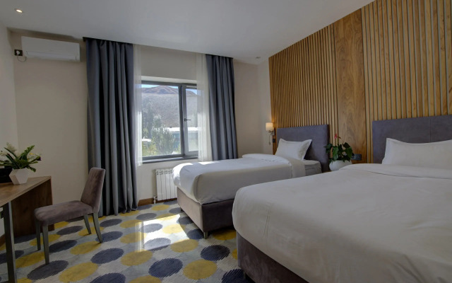 Grand Khan Tengri Hotel