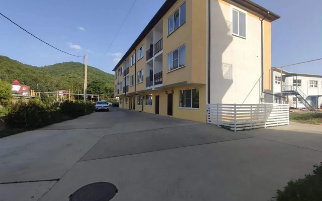 Yevrotreshka V Kurortnom Posyolke Flat