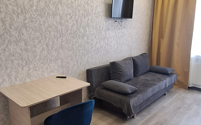 Semeynaya Dvukhkomnatnaya U Aeroporta Tolmachevo Do 7 Chelovek Flat