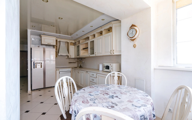 Ulitsa Zeyskaya 283 Flat