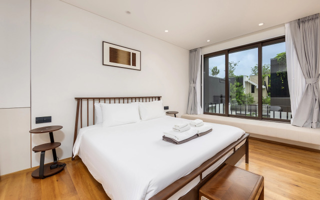 Qabalah 2BR Villa, Pool & Rooftop near Bangtao Villa