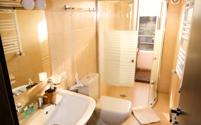 Salmer Hotel