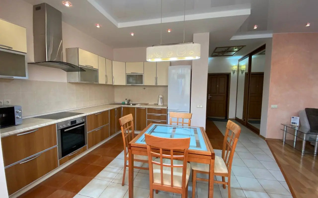Yevrodvushka Na Larina S Vidom Na Mishennuyu Sopku Flat
