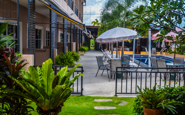 4 Palms Resort Hotel