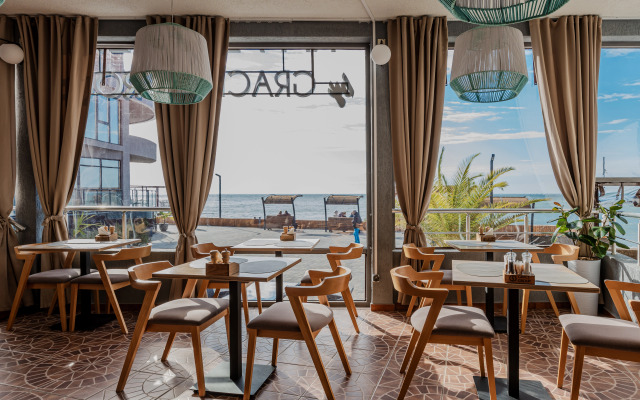 Greys Lazur Hotel