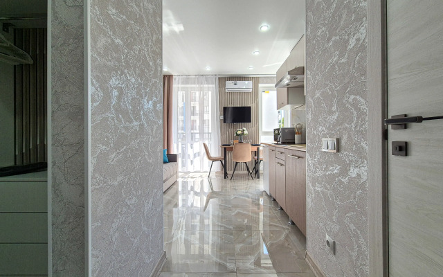 Prostornaya Studiya S Balkonom Flat