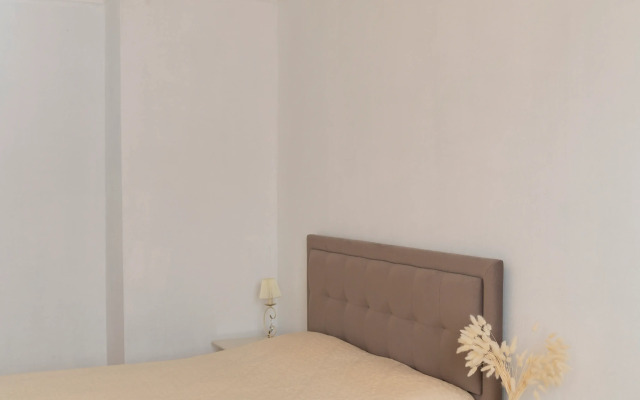 Svetlaya Ryadom S Morem Flat