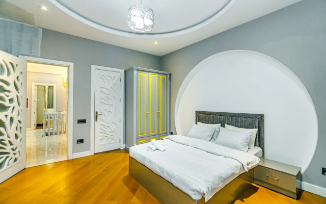 Luxury on Baku in Nizami street Flat