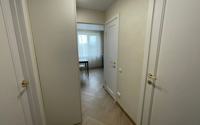 OtlichnyDen Ryadom S Zhd Vokzalom I Avroroy Flat