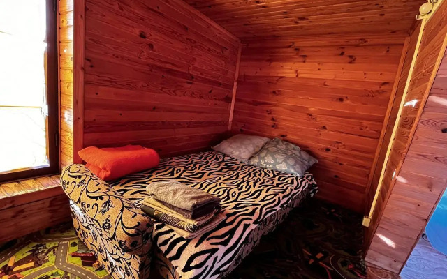 Частный дом двухэтажный на 1-й Лесной улице 1А