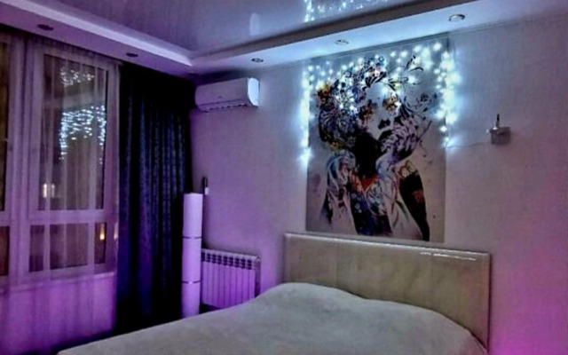 Uyutnaya Studiya S Kaminom V Novom Dome Flat