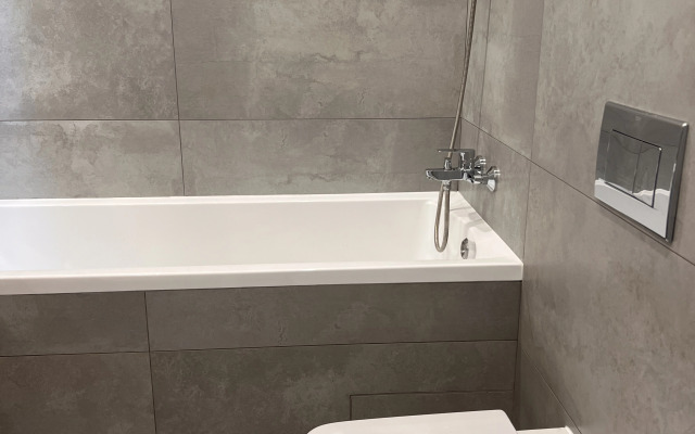 Квартира 2-х комнатная на проспекте Героев Отечества 8 у ДВВС