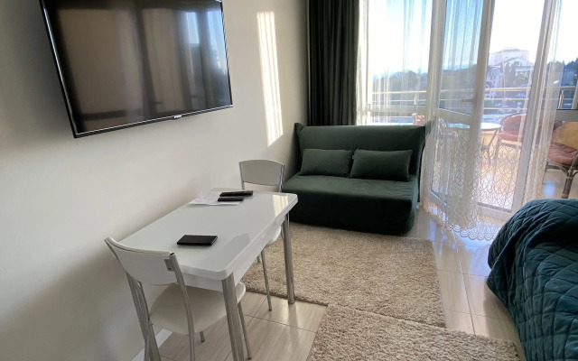 Na Ulitse Uchitelskoy 9 Flat