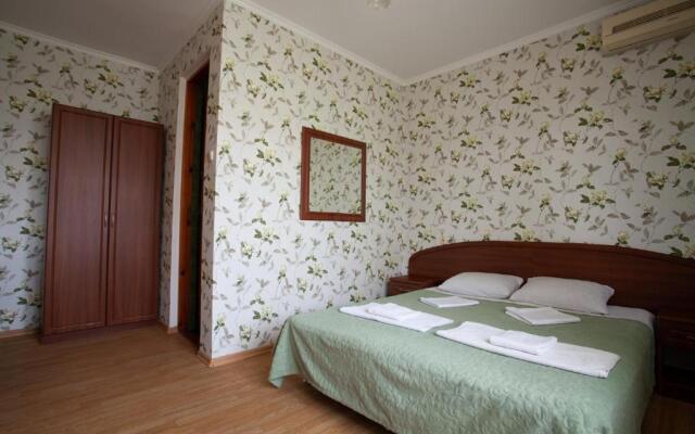 U Chernogo Morya Guest House