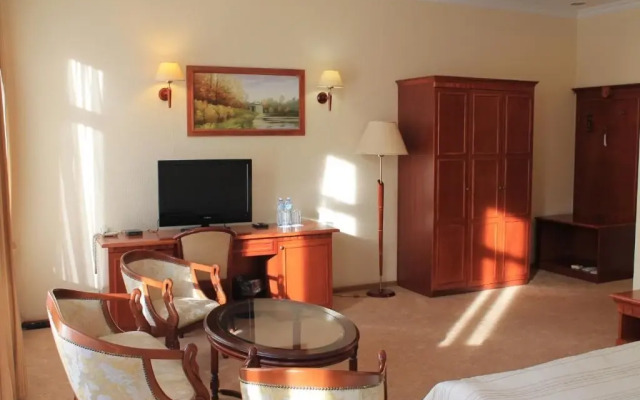 Golden Hotel