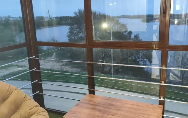 S vidom na rechku Flat