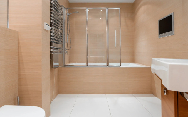 Апартаменты с двумя мастер-спальнями на первой береговой линии