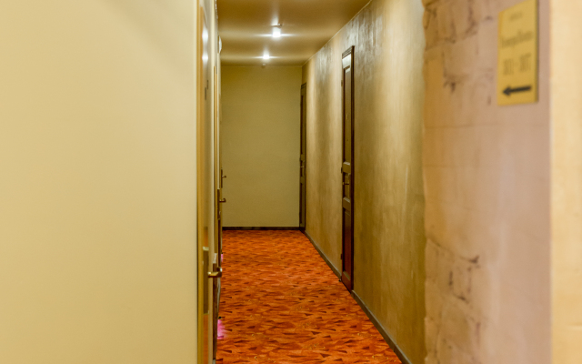 RA on Ryibinskaya 7 Guest House