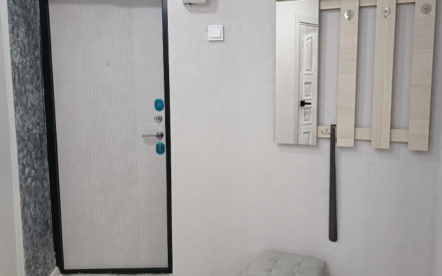 Ryadom S Mikrokhirurgiey Glaza Flat