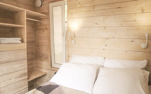 Wood Garden Bungalo