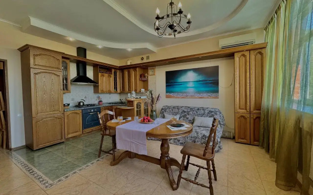 Semeyny lyuks s saunoy Flat